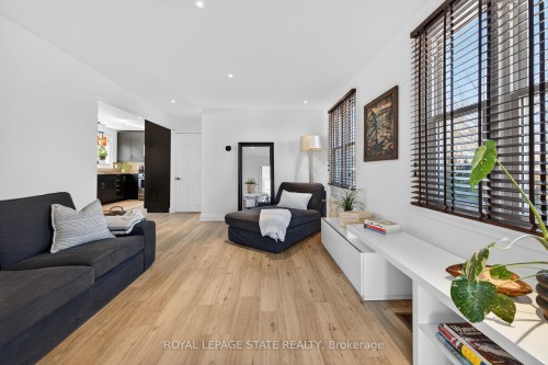 844 Upper Wellington Street, Hamilton, ON - Indoor Photo Showing Living Room