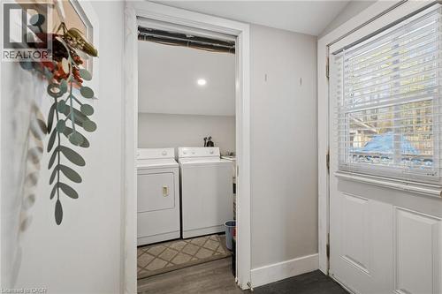 100 Memorial Crescent, Guelph, ON - Indoor Photo Showing Laundry Room