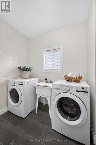 1765 Brayford Avenue, London South (South K), ON - Indoor Photo Showing Laundry Room