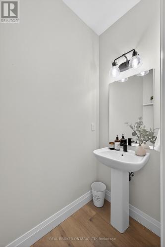 1765 Brayford Avenue, London South (South K), ON - Indoor Photo Showing Bathroom