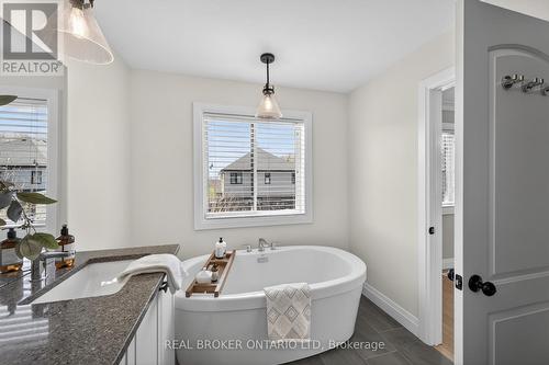 1765 Brayford Avenue, London South (South K), ON - Indoor Photo Showing Bathroom