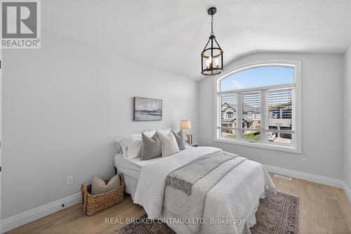 1765 Brayford Avenue, London South (South K), ON - Indoor Photo Showing Bedroom