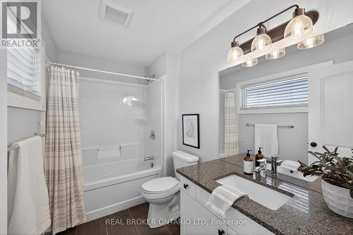 1765 Brayford Avenue, London South (South K), ON - Indoor Photo Showing Bathroom