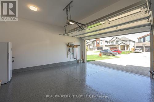 1765 Brayford Avenue, London South (South K), ON - Indoor Photo Showing Garage