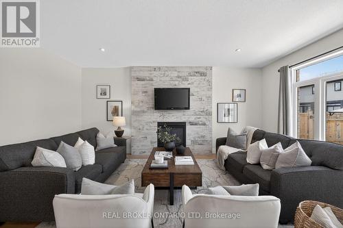 1765 Brayford Avenue, London South (South K), ON - Indoor Photo Showing Living Room With Fireplace