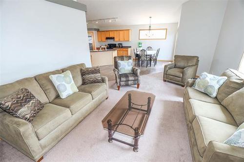 183 Golden Eagle Dr, Winnipeg, MB 