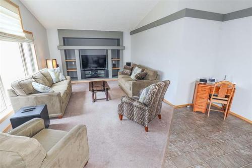 183 Golden Eagle Dr, Winnipeg, MB 