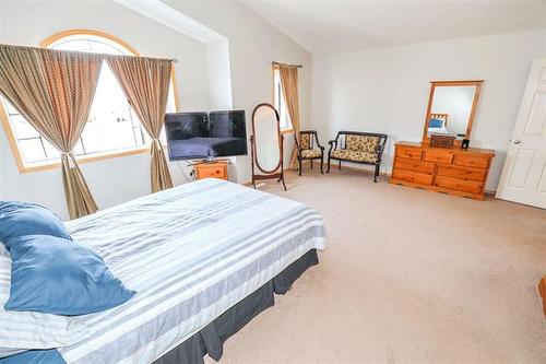 183 Golden Eagle Dr, Winnipeg, MB 