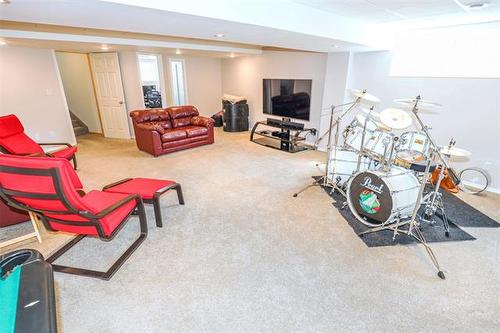 183 Golden Eagle Dr, Winnipeg, MB 