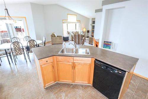 183 Golden Eagle Dr, Winnipeg, MB 