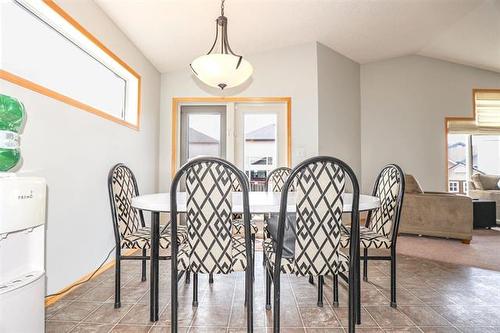 183 Golden Eagle Dr, Winnipeg, MB 