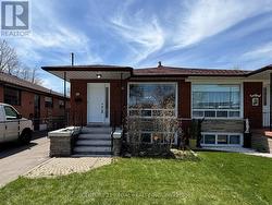 126 FENSIDE DRIVE Toronto, ON M3A 2V8