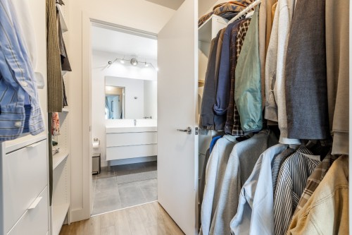 Penderie (Walk-in) - 809-8 Av. Donegani, Pointe-Claire, QC - Indoor With Storage