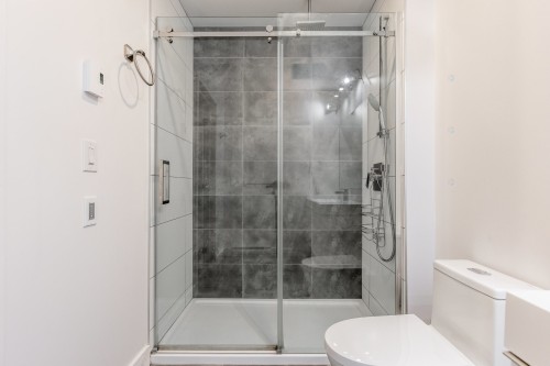 Salle de bains - 809-8 Av. Donegani, Pointe-Claire, QC - Indoor Photo Showing Bathroom