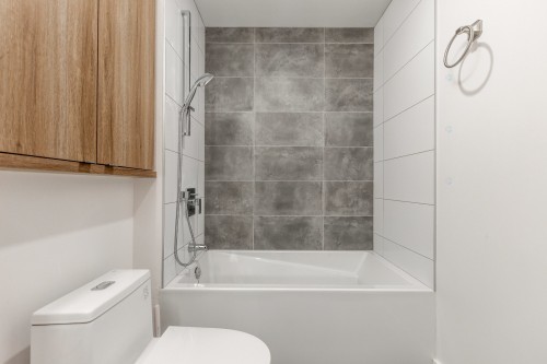 Salle de bains - 809-8 Av. Donegani, Pointe-Claire, QC - Indoor Photo Showing Bathroom