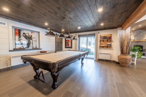 Salle familiale - 49 Rue De La Pointe, La Minerve, QC - Indoor Photo Showing Other Room