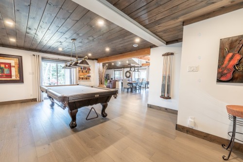 Salle familiale - 49 Rue De La Pointe, La Minerve, QC - Indoor Photo Showing Other Room