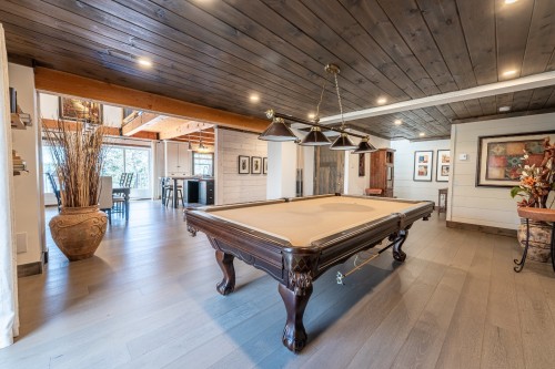 Salle familiale - 49 Rue De La Pointe, La Minerve, QC - Indoor Photo Showing Other Room