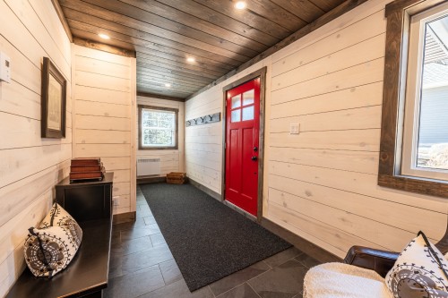 Hall d'entrée/Vestibule - 49 Rue De La Pointe, La Minerve, QC - Indoor Photo Showing Other Room