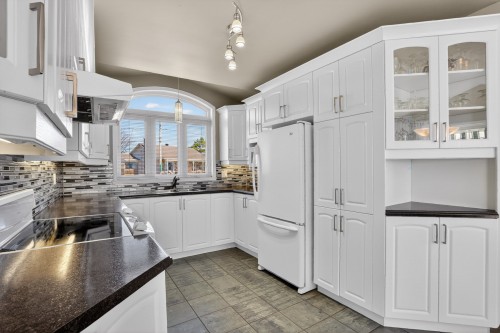 Cuisine - 3320 Rue Notre-Dame E., Trois-Rivières, QC - Indoor Photo Showing Kitchen With Double Sink
