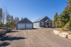 105 Rue des Gardénias  Sainte-Marguerite-Du-Lac-Masson, QC J0T 2N0