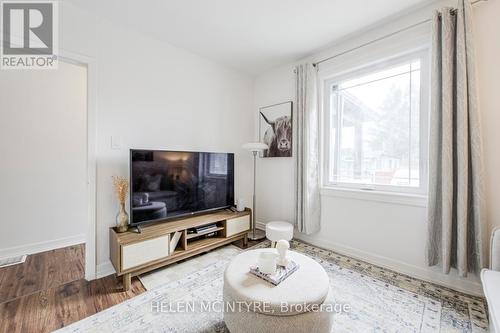 2 Birch Tree Crescent, Toronto, ON - Indoor Photo Showing Living Room