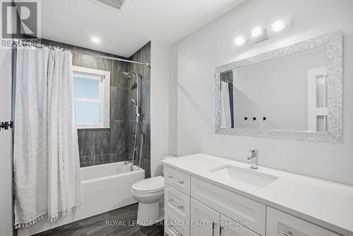 Main Floor: Bathroom - 305 Stephen Street, London South (South B), ON - Indoor Photo Showing Bathroom