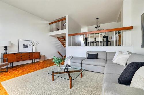 47 361 Westwood Drive, Winnipeg, MB - Indoor Photo Showing Living Room