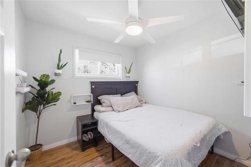 70 Handyside Avenue, Winnipeg, MB - Indoor Photo Showing Bedroom