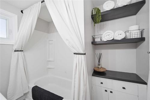70 Handyside Avenue, Winnipeg, MB - Indoor Photo Showing Bathroom