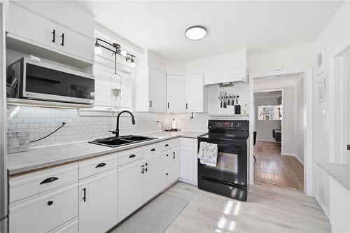 70 Handyside Avenue, Winnipeg, MB - Indoor Photo Showing Kitchen With Double Sink