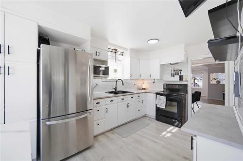 70 Handyside Avenue, Winnipeg, MB - Indoor Photo Showing Kitchen
