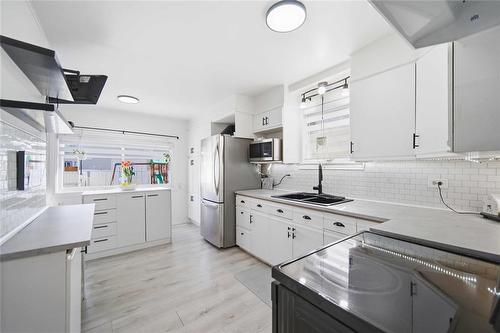 70 Handyside Avenue, Winnipeg, MB - Indoor Photo Showing Kitchen With Double Sink