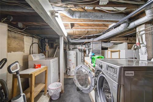 70 Handyside Avenue, Winnipeg, MB - Indoor Photo Showing Laundry Room