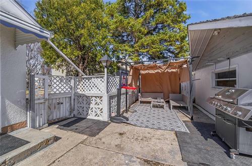 70 Handyside Avenue, Winnipeg, MB - Outdoor With Exterior