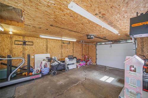 70 Handyside Avenue, Winnipeg, MB - Indoor Photo Showing Garage