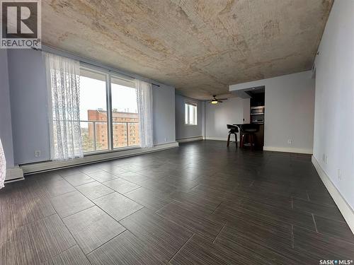 902 320 5Th Avenue N, Saskatoon, SK - Indoor Photo Showing Living Room