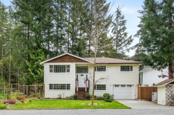 1475 Tharratt Rd Shawnigan Lake, BC V8H 2C3