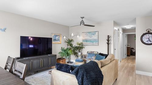 2440 Margaret Road, West Kelowna, BC - Indoor Photo Showing Living Room