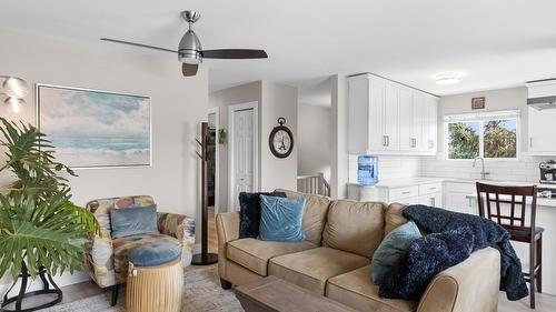 2440 Margaret Road, West Kelowna, BC - Indoor Photo Showing Living Room