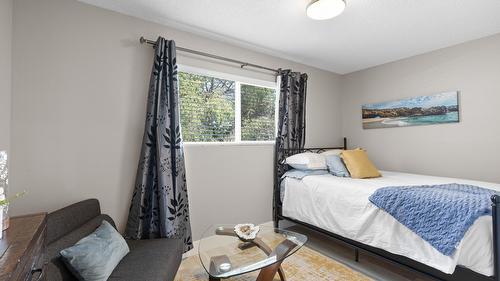 2440 Margaret Road, West Kelowna, BC - Indoor Photo Showing Bedroom