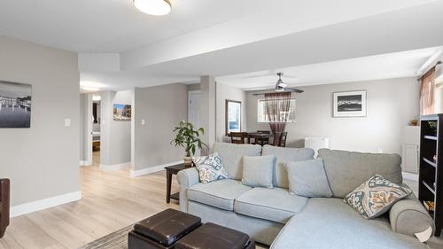 2440 Margaret Road, West Kelowna, BC - Indoor Photo Showing Living Room