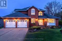 16 CARMICHAEL CRESCENT Collingwood, ON L9Y 4R6