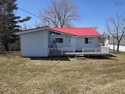 15 Alex MacEachern Crescent Bayhead, NS B0K 1V0