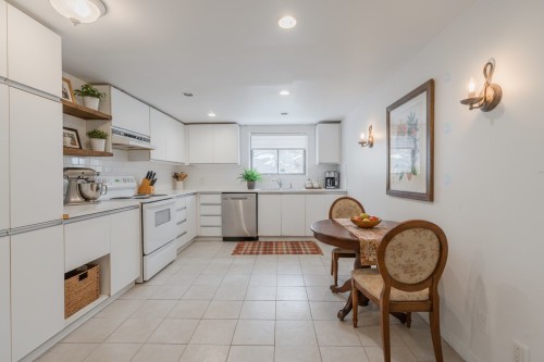 Cuisine - 4827A Av. Victoria, Montréal (Côte-Des-Neiges/Notre-Dame-De-Grâce), QC - Indoor Photo Showing Kitchen