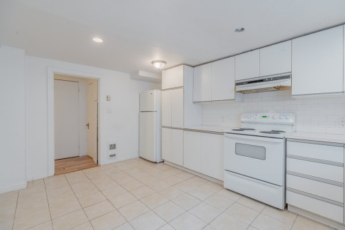 Cuisine - 4827A Av. Victoria, Montréal (Côte-Des-Neiges/Notre-Dame-De-Grâce), QC - Indoor Photo Showing Kitchen