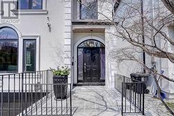 594 WOBURN AVENUE Toronto, ON M5M 1L9