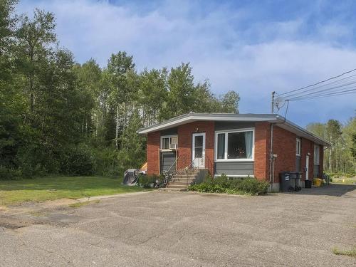 130 Hull Ave  Thunder Bay, ON P7A 6P1