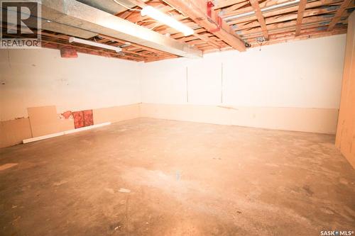 504 3Rd Avenue E, Frontier, SK - Indoor Photo Showing Basement