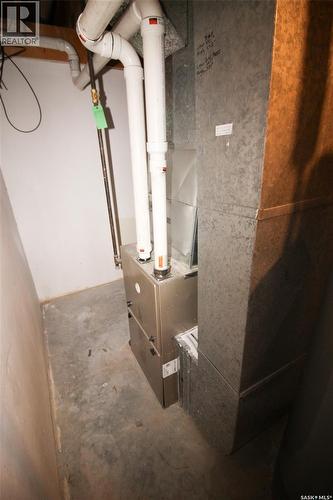 504 3Rd Avenue E, Frontier, SK - Indoor Photo Showing Basement